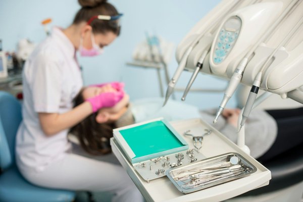 Urgence dentaire à Strasbourg : pourquoi consulter un spécialiste ?